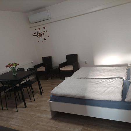 Ubytovani U Leose Zaječí Exterior foto