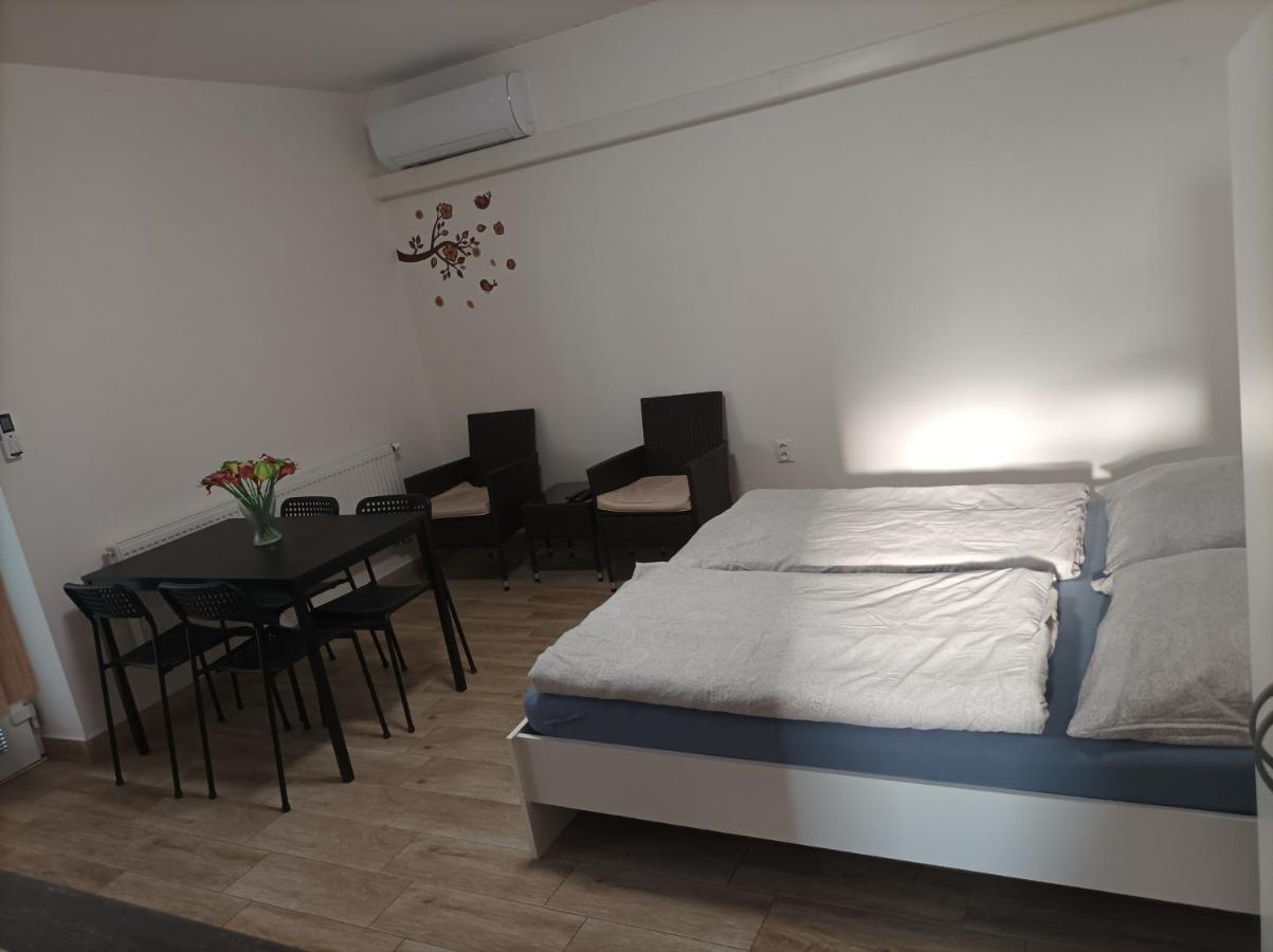 Ubytovani U Leose Zaječí Exterior foto