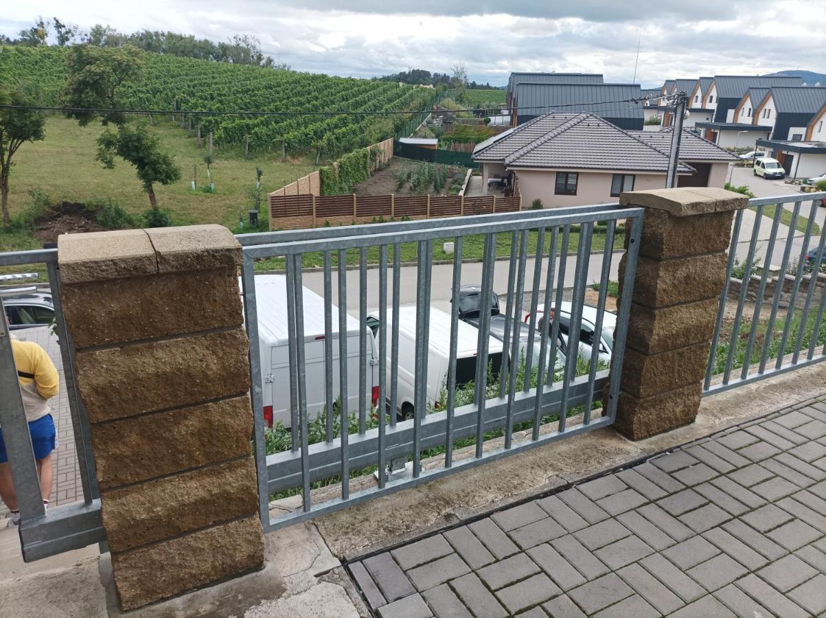 Ubytovani U Leose Zaječí Exterior foto